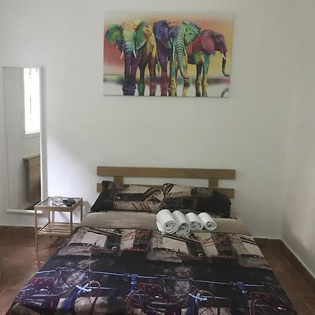 Netanya Motel Pierre Ruang foto