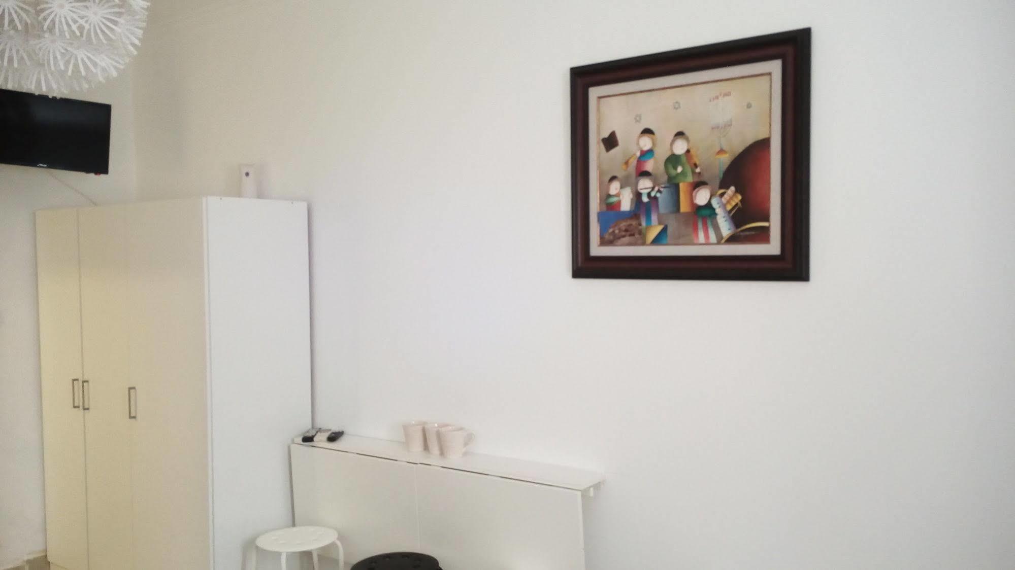 Netanya Motel Pierre Bagian luar foto