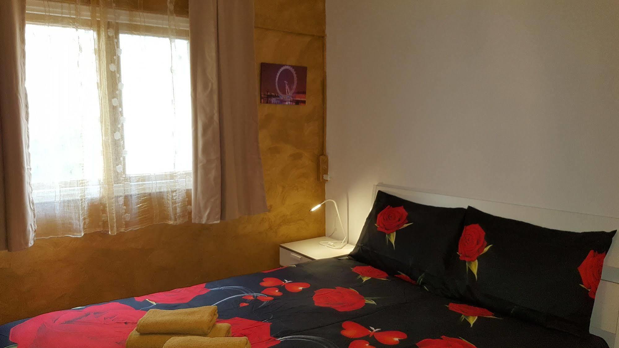 Netanya Motel Pierre Bagian luar foto