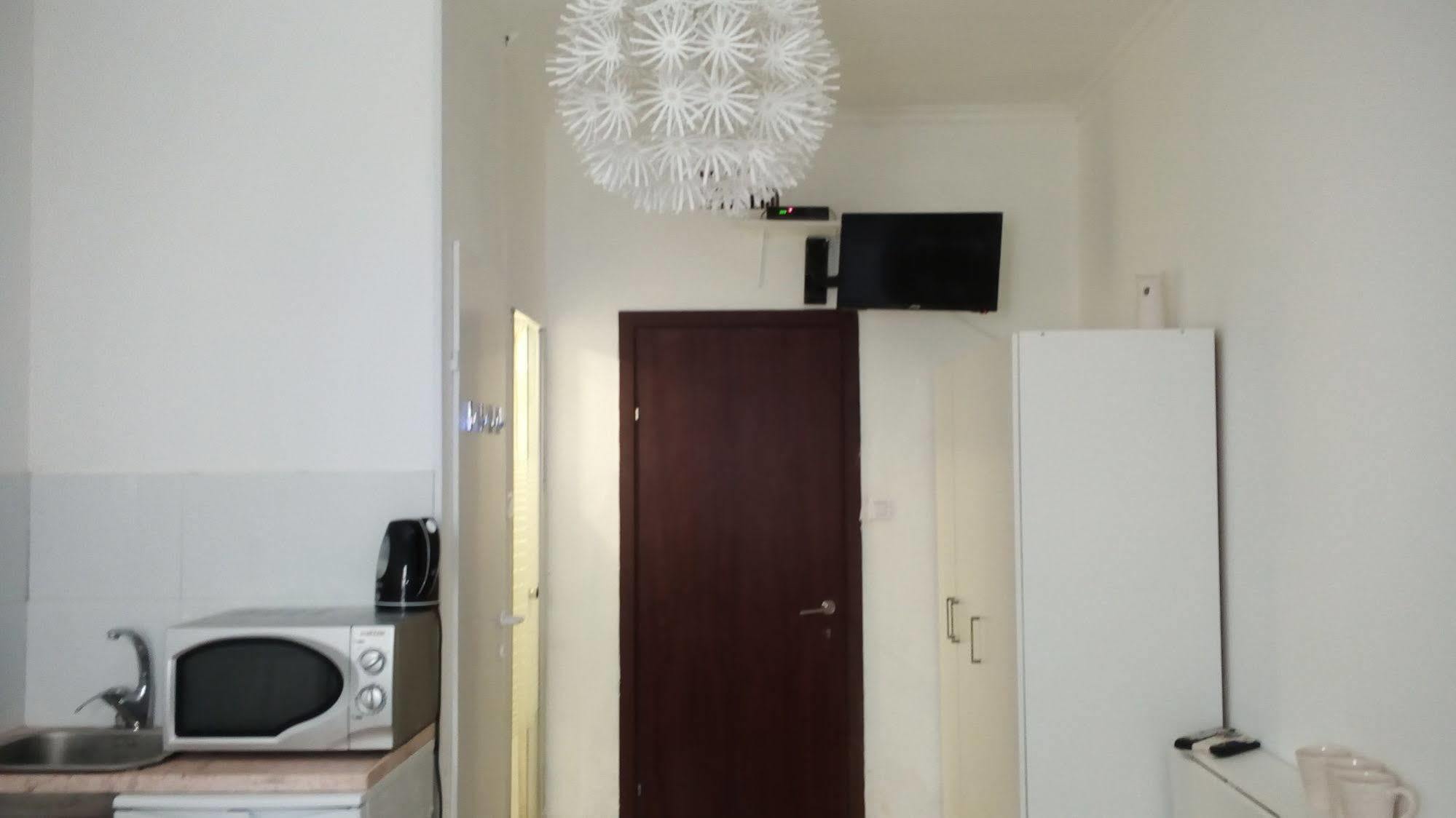 Netanya Motel Pierre Bagian luar foto