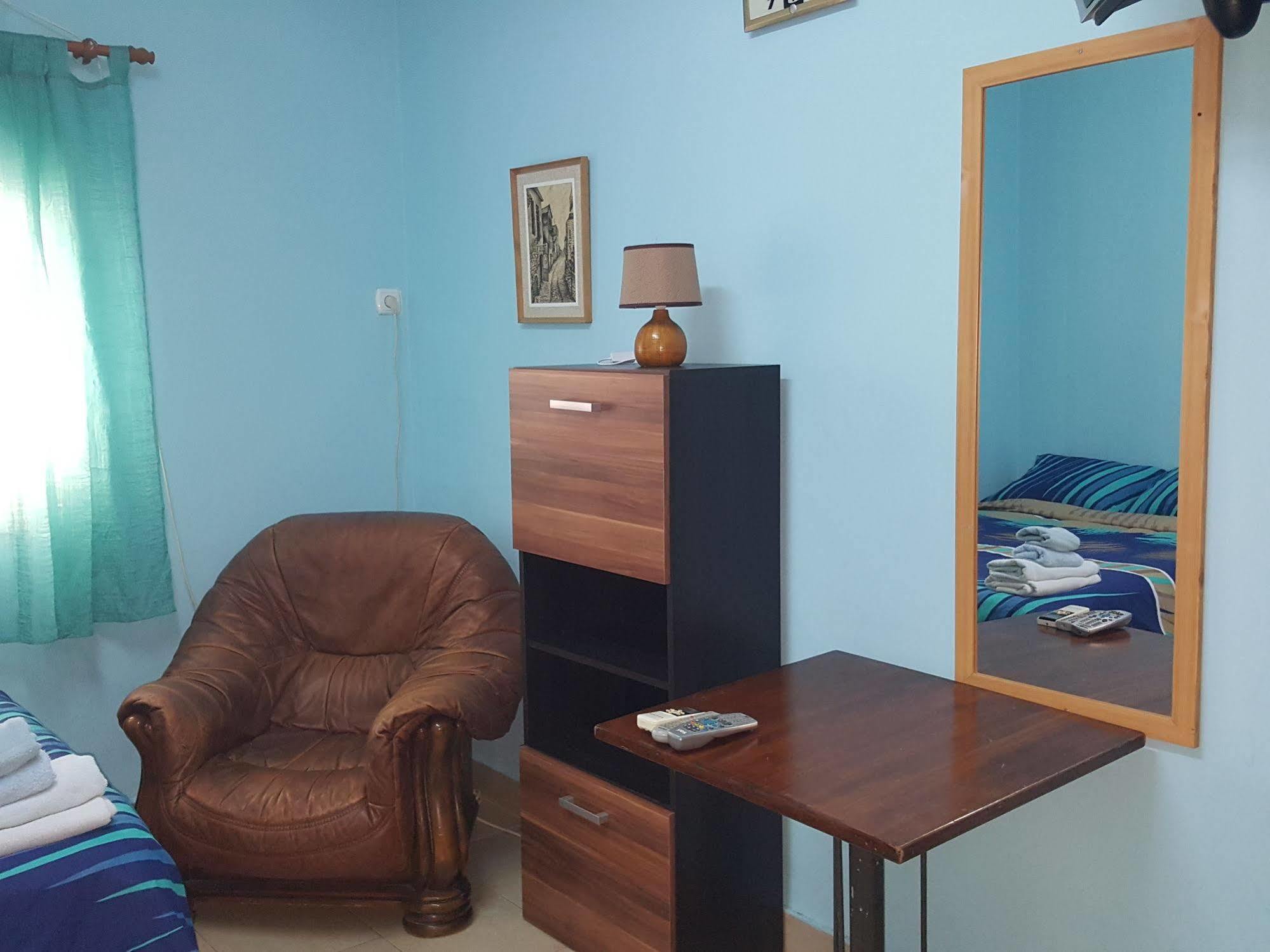Netanya Motel Pierre Bagian luar foto